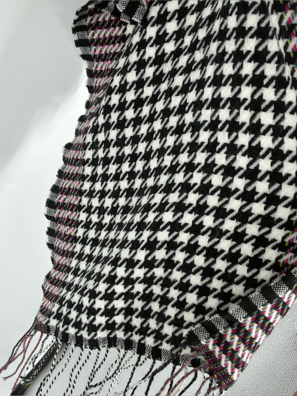 Chicos Houndstooth Fringe Shawl Scarf Cover Black White Colorful Lagenlook